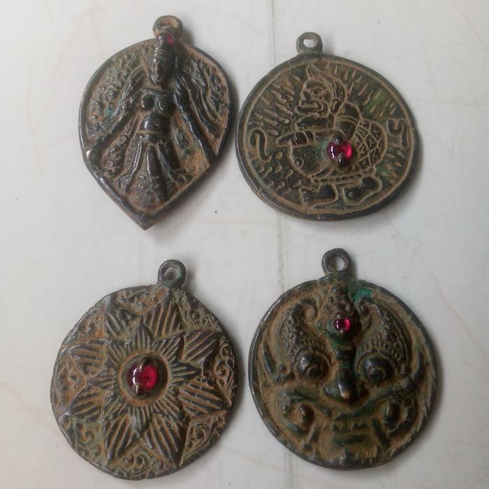 Koleksi Liontin Kuno Majapahit