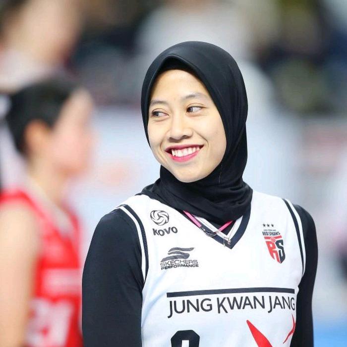 PUSSAT Clemira Jilbab Bergo Pet Sport Spandek Jersey Hijab Voli Megawati Red Spark Hijab Olahraga Si