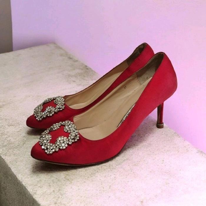 Manolo Blahnik Hangisi 90 Satin Pumps With Jewelry Red Heels Original