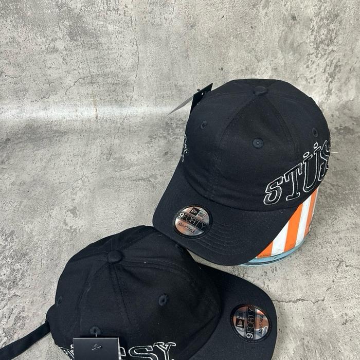 Topi Stussy logo pinggir Bordir x New Era