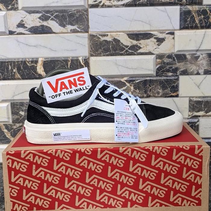 Vans Sepatu Skateboard Off The Wall Hitam Putih Dengan Logo Merah Dan Kualitas Premium