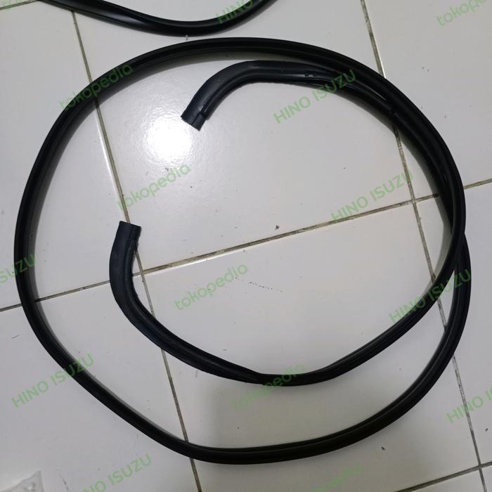 KARET KACA DEPAN ISUZU GIGA FTR FVR FVZ FVM R1