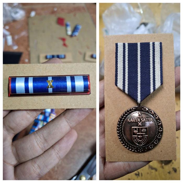 SATYA LENCANA PDH DAN PDU PNS/ASN KARYA SATYA ( 10 20 30 tahun )  Akrilik Magnet Clips