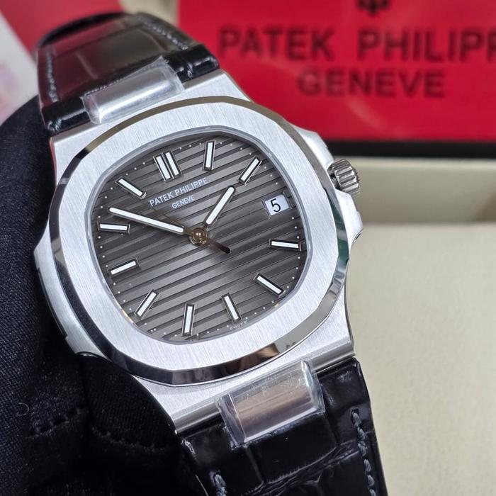 Patek Philippe Nautilus 5711 Swiss Automatic Movement 40mm Black Dial