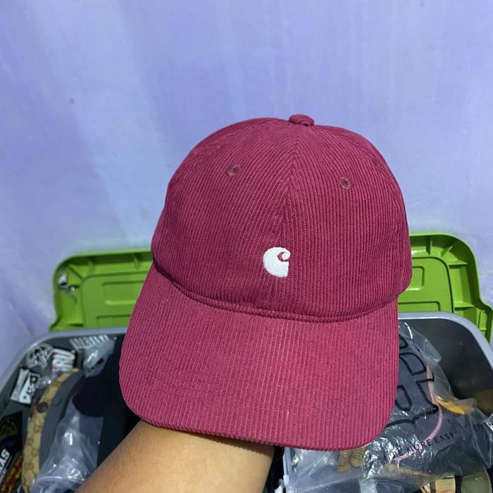 Carhartt Topi Baseball Merah dengan Logo Putih untuk Gaya Kasual dan Sporty