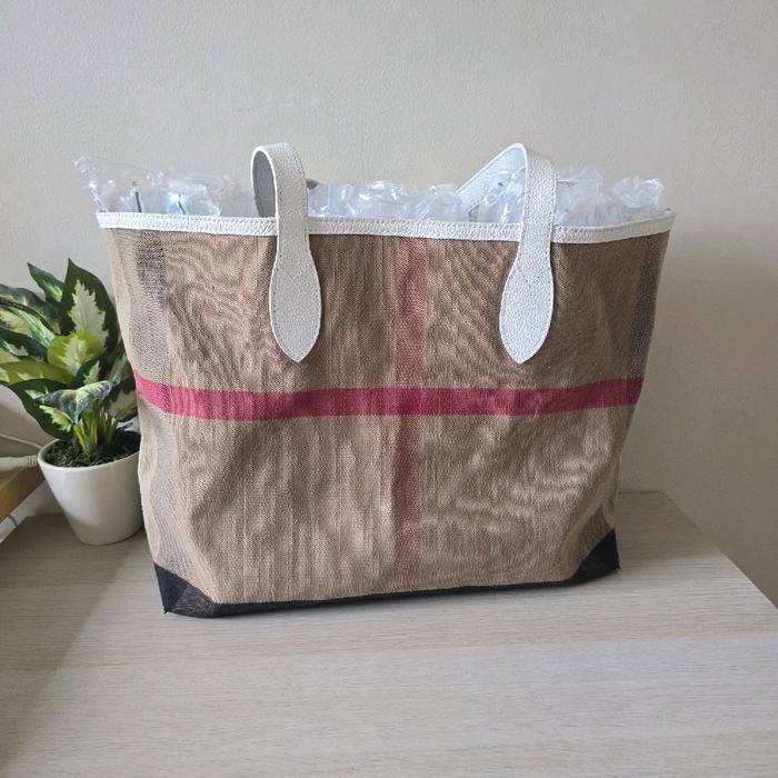 Preloved Burberry Reversible tote bag size 37x31x14cm authentic