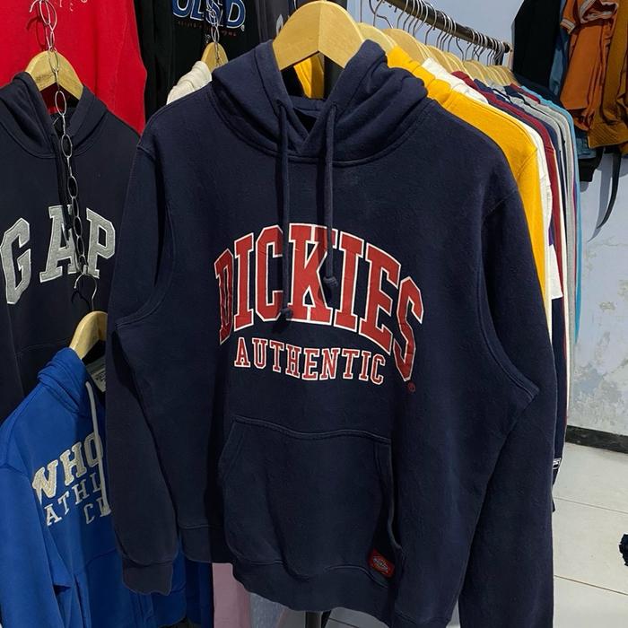 Dickies Hoodie Authentic Navy Blue dengan Desain Arched Logo dan Tali Serut untuk Keseharian