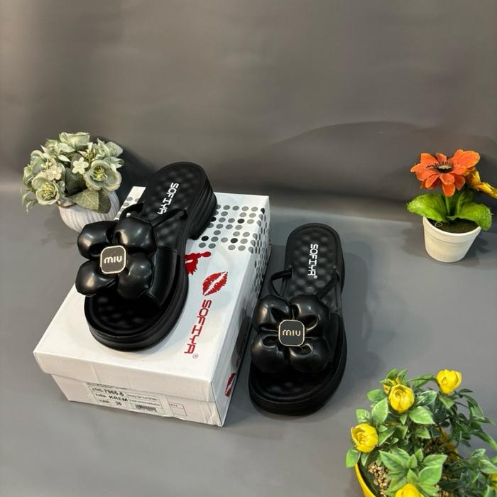 Sofiya Sendal Heels 5cm Hitam Tali Pita dengan Desain Bunga Elegan dan Nyaman untuk Penggunaan Sehar