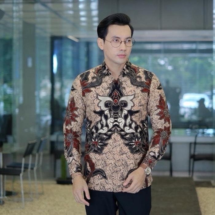 Kemeja batik pria slimfit premium bahan katun lapis furing motif ADERA MOCCA cream lengan panjang
