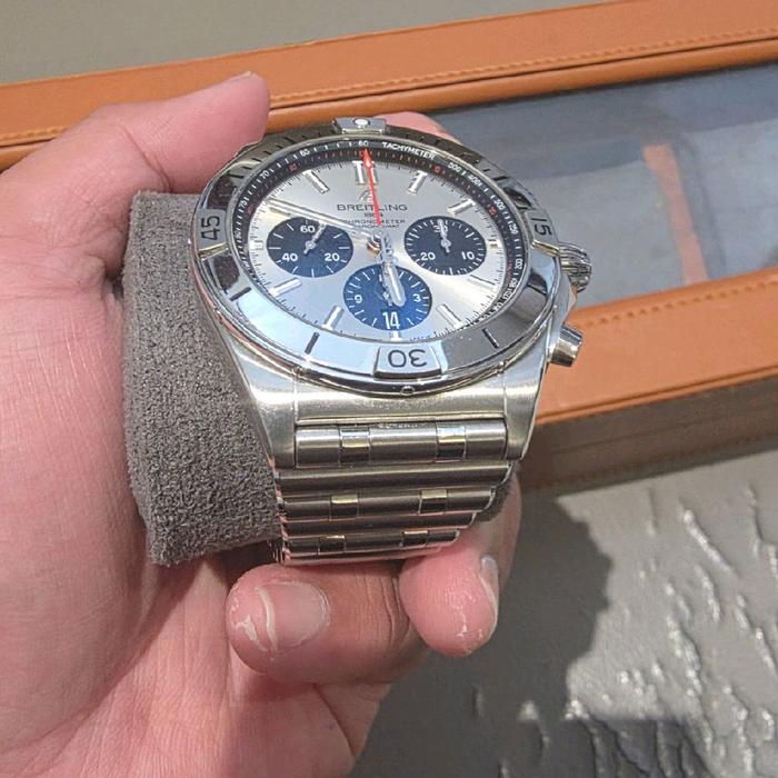 Breitling Chronomat B01 42 Jam Tangan Mekanis