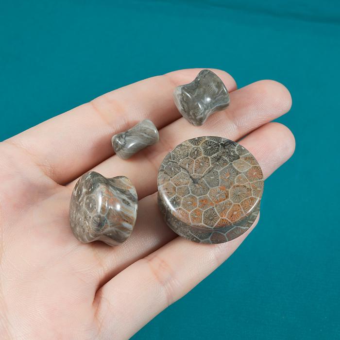 Dreamlee 2Pcs Nuture Stone Coral Print Ear Saddle Plug Earring Gauge Expander Stretcher Piercing Dou