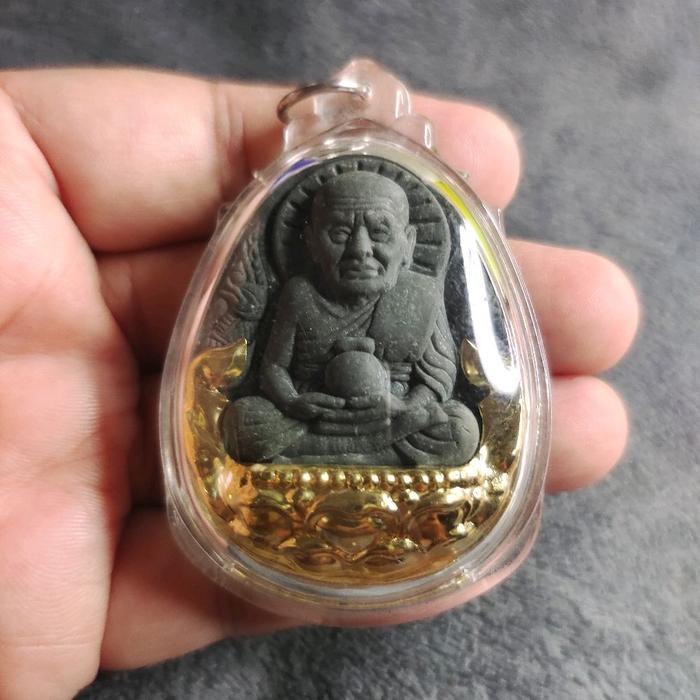 Luang Pu Thuat, terbuat dari bubuk, bagian belakang Garuda, Kuil Khao Lao, Provinsi Ratchaburi (W.K.