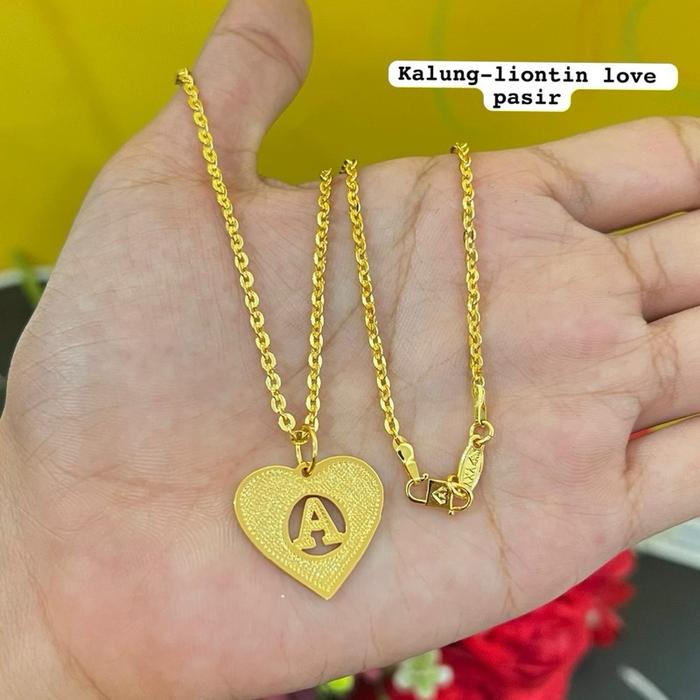 Kalung-liontin huruf love pasir