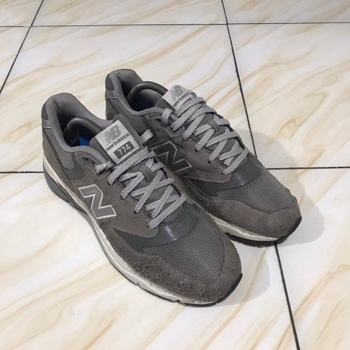 NEW BALANCE seri 774 dark grey size 42,5 ( 27cm ) second original 95% running sneaker