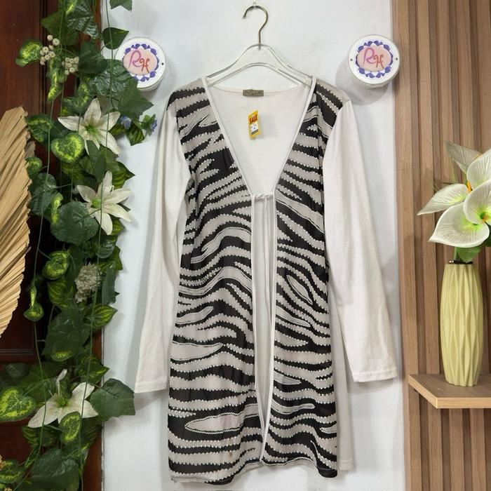Outer Putih Motif Loreng Kaos