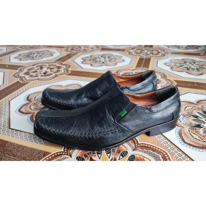 Sepatu second kulit Kickers 41