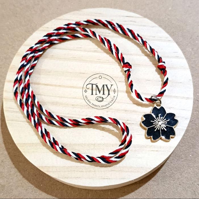 Kalung Tridatu Manik Bunga Sakura Hitam