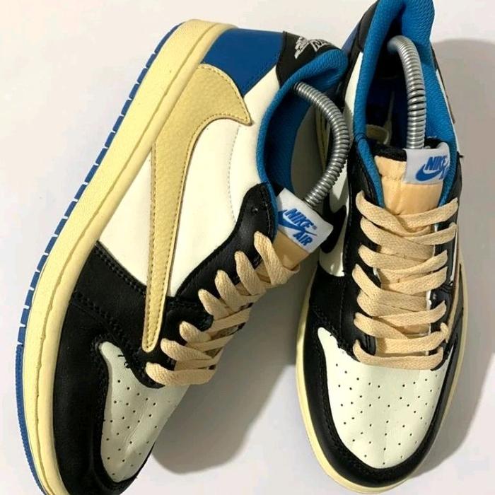 Air jordan 1 low travis scott