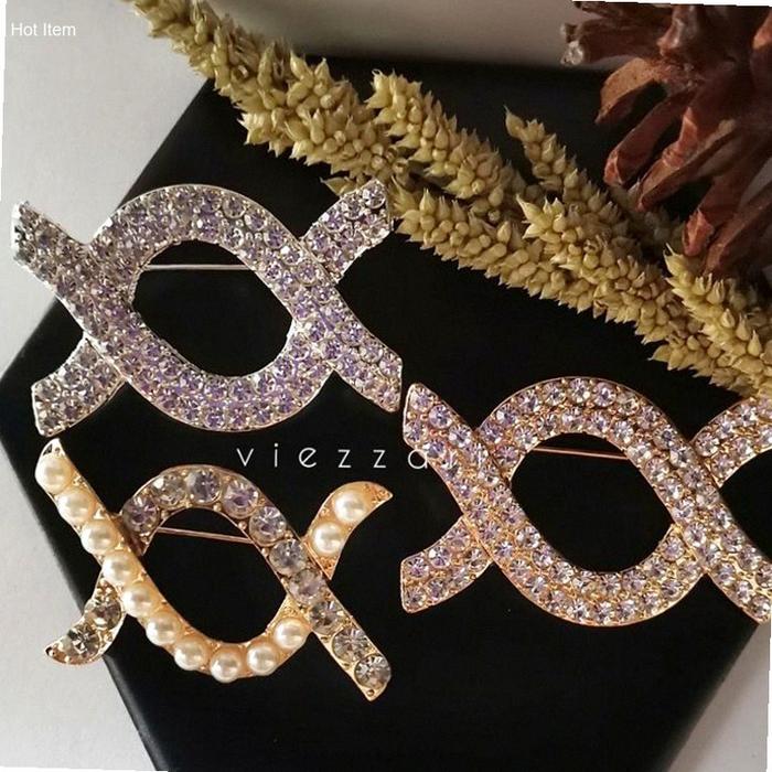 BROS WEARING KLAMBY PREMIUM HIGH INLAID ZIRCONIA ALICE BROOCH NAYANA BROOCH MONOGRAM | best seller