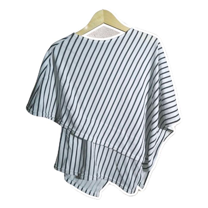 Blouse Wanita Asimetris Garis Hitam Putih – Atasan Casual Thrift Kekinian