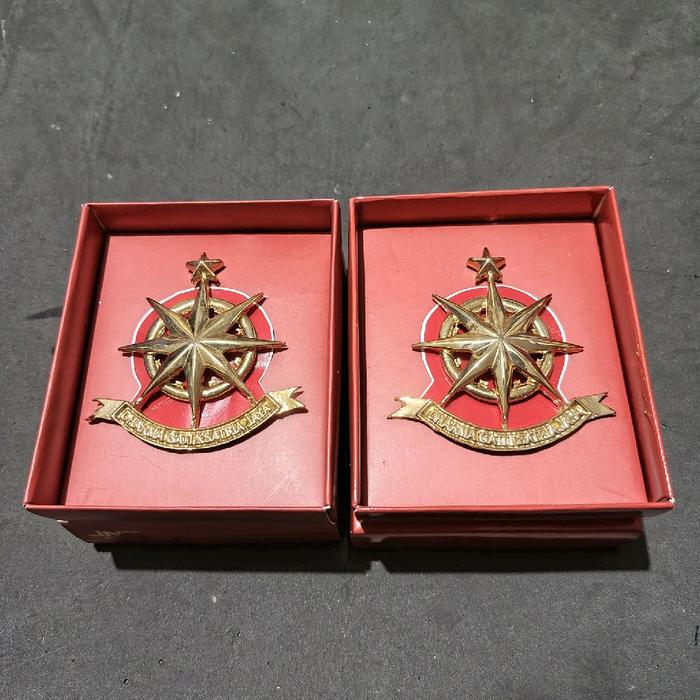 Emblem baret bekang dasar mika akrilik