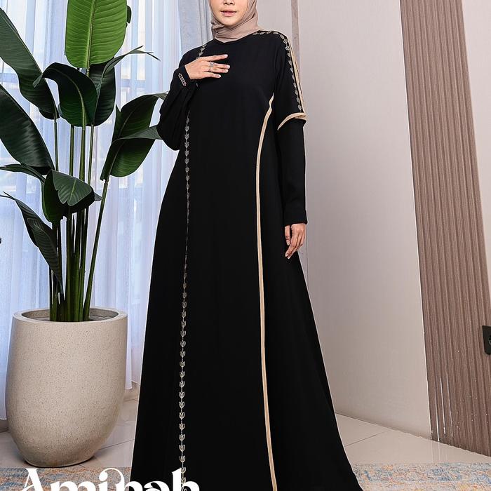AMINAH DRESS BY MAREVI ORI