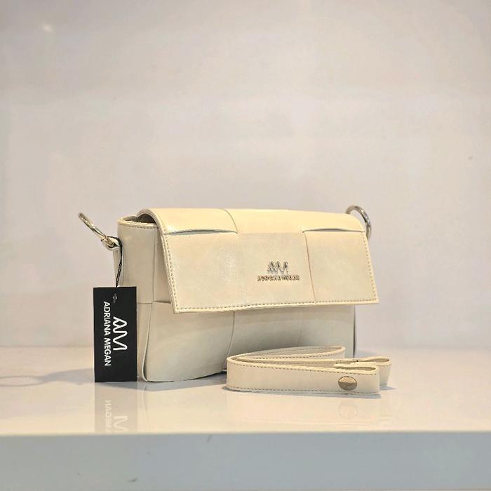 PROMO!! Adriana Megan Shoulder Bag Selempang Uk 25 cm Anyaman Glossy STOK TERBATAS!!