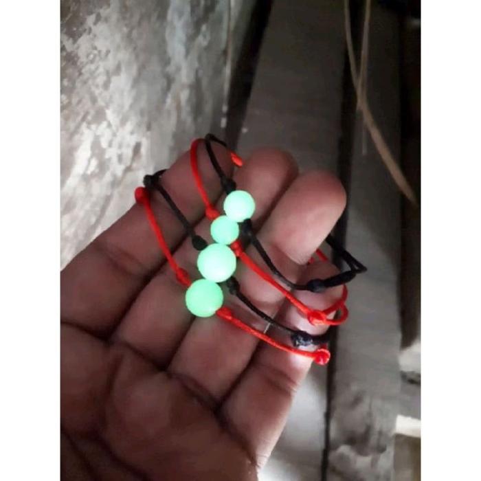 gelang simpel batu akik posfor asli menyala dalam gelap 8 mm 10 mm tali merah dan hitam terbaik Brac
