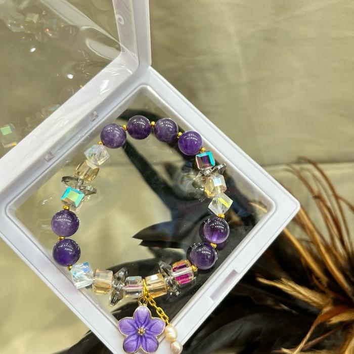 Gelang Batu Kecubung Kreasi dengan Desain Bunga Ungu dan Manik-manik Kristal Elegan Style