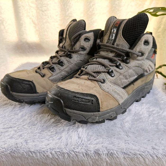 Sepatu Outdoor Garmont Nyaman untuk Hiking dan Trekking dengan Desain Tahan Lama dan Sol yang Stabil