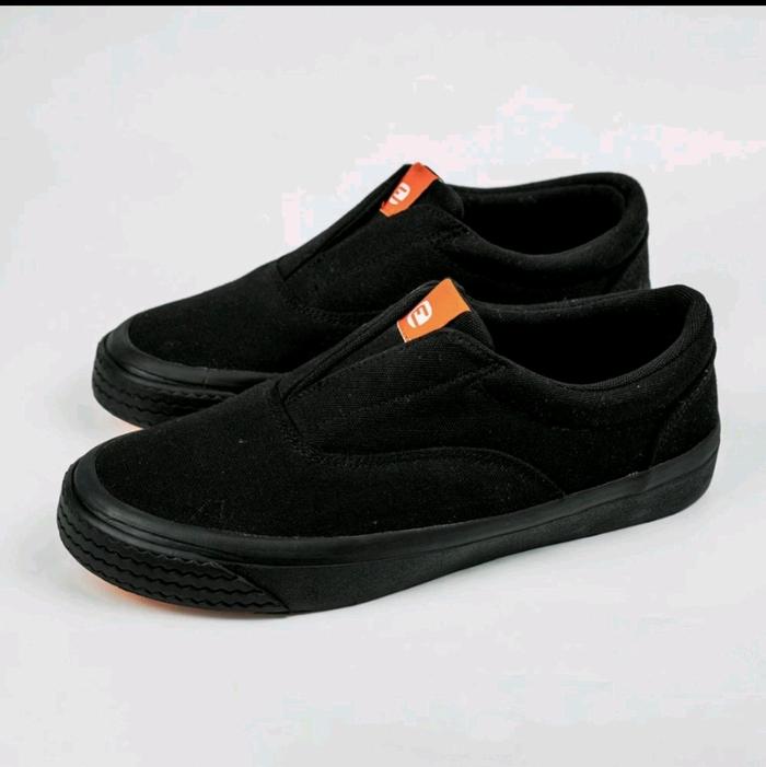 Sepatu Sneakers Footwear Emba Slip On black