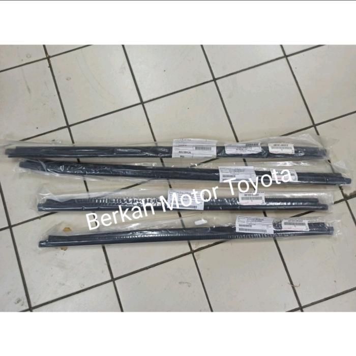 Pelipit Karet Kaca Pintu Luar Fortuner 2005 2006 2007 2008 2009 2010 2011 2012 2013 2014 2015 A1