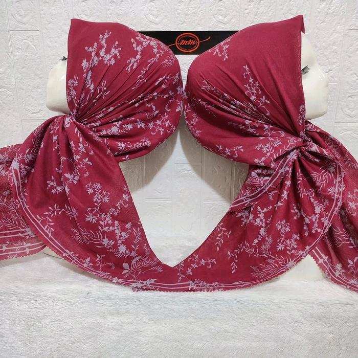 HIJAB SEGI EMPAT VOAL MOTIF FOLURES PINK MAGENTA