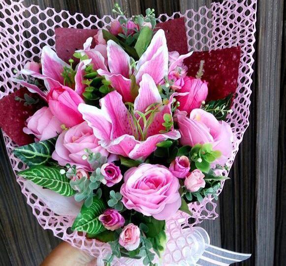 Buket Artificial Mawar Lili Hand Bouquet Buket Ultah Bunga Valentine Free Ucapan & Custome Warna Kem