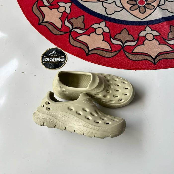 Sandal original. Crocs. Nike. Vibram. Sketchers Sendal Pria