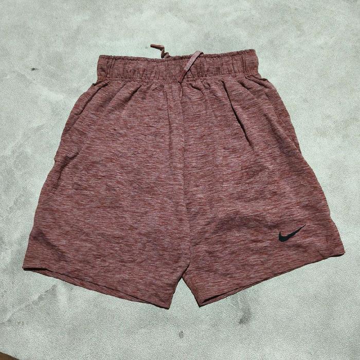 Celana pendek olahraga yoga wanita nike bekas