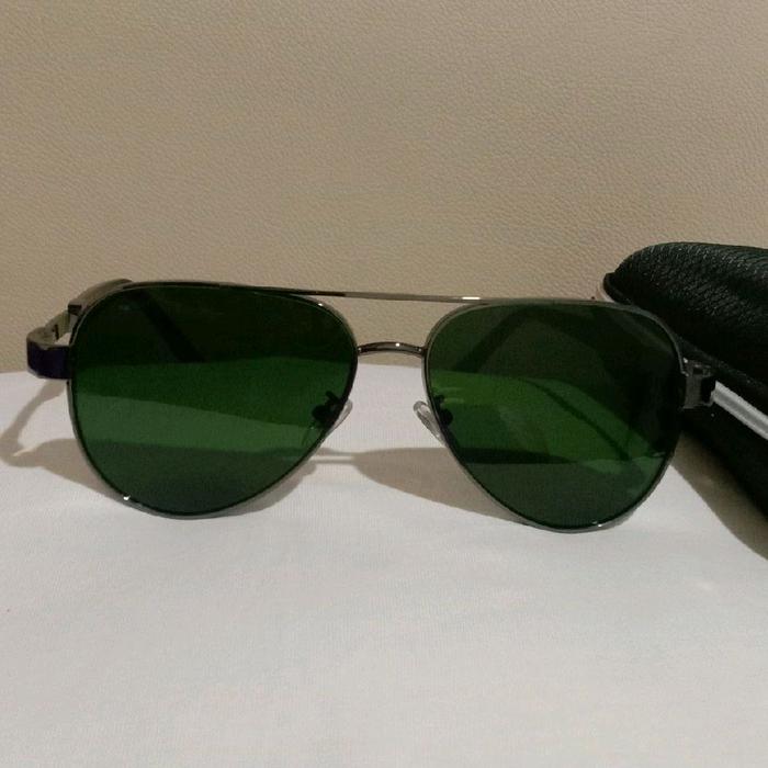 Preloved kacamata hitam Cartier .