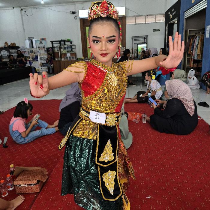 kostum tari kreasi, jaipong kreasi, kostum tari gagahan