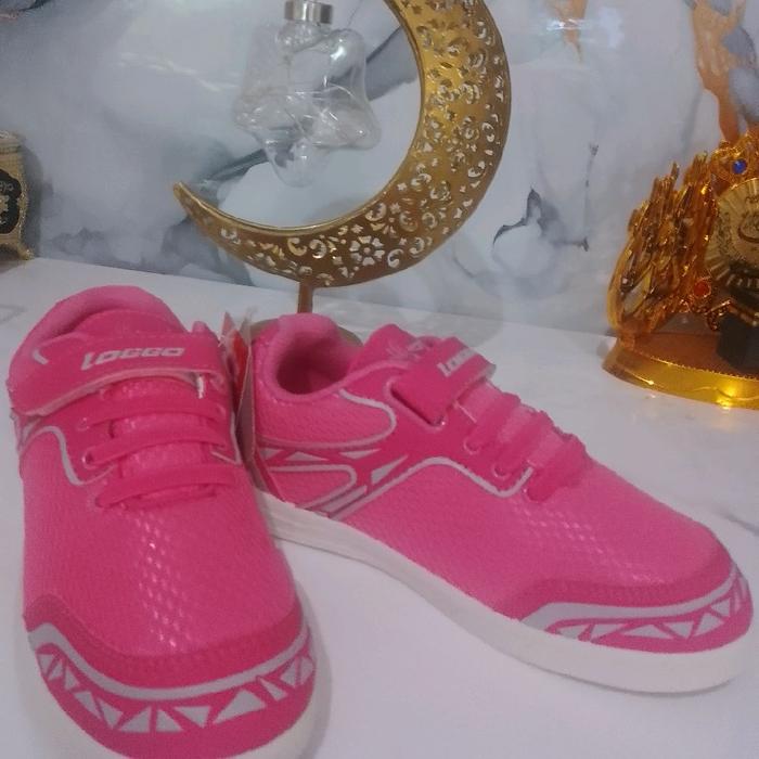 sepatu pink merk loggo Casual Sport