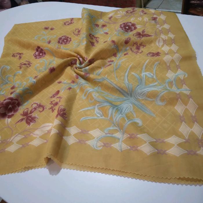 Hijab Segiempat Voal Motif Kuning