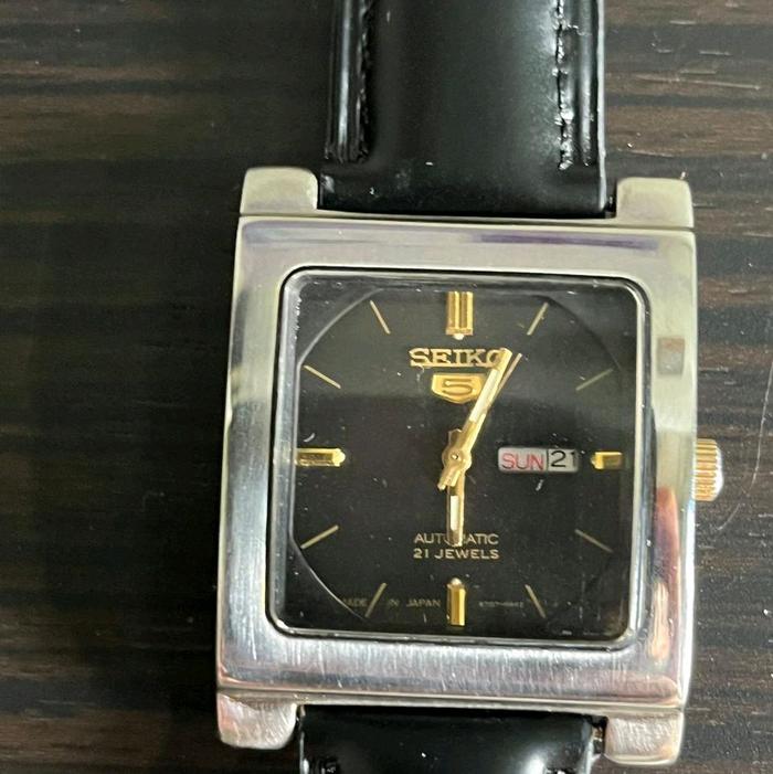 Jam Tangan Pria Seiko Automatic 5 Square Tank – Black Dial Day-Date (english-arabic day)