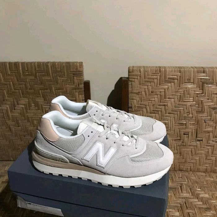 Berjamur NEW balance 574 legacy cream SIZE 45