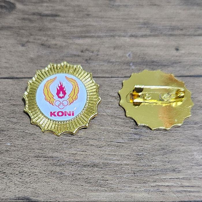 Pin bros logo Komite Olahraga Nasional Indonesia KONI
