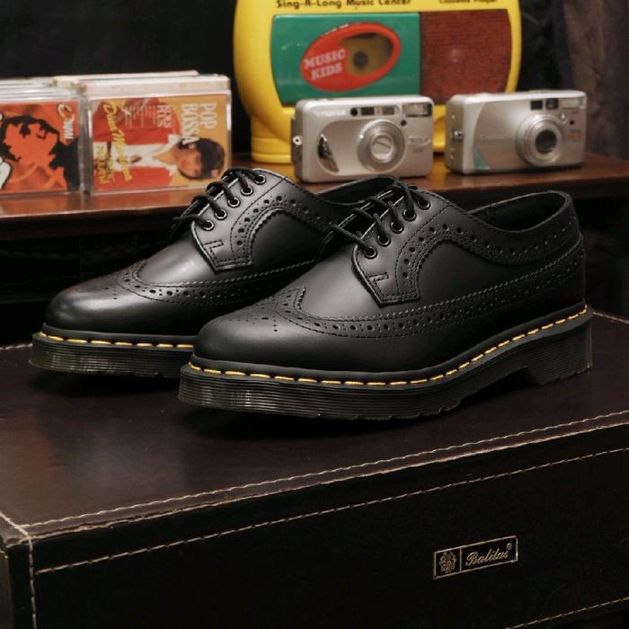 DR. MARTENS 3989 YS BLACK SMOOTH WINGTIP BROGUE UNISEX ORIGINAL BNIB