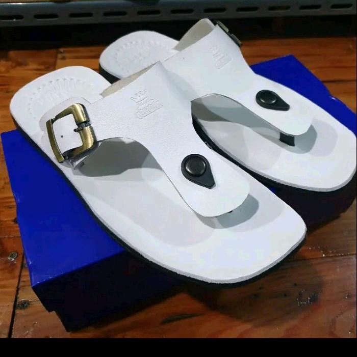 sandal japit kulit warna putih..