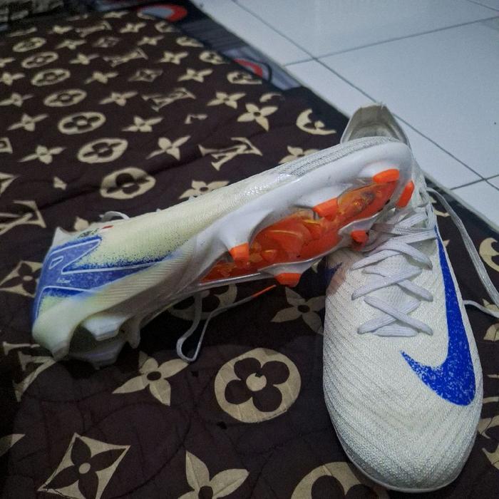 Sepatu Bola Nike Mercurial