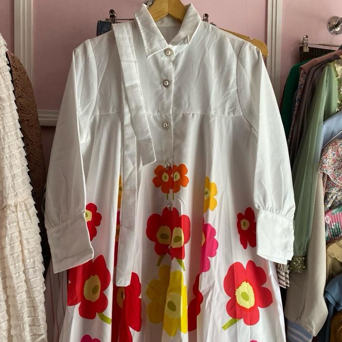 Tunik meji model kancing bunga