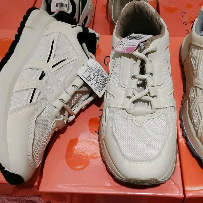 Sepatu Sneakers Wanita Genny 0914029 - Kasual dan Olahraga - Shoes, Casual, Sport, Running