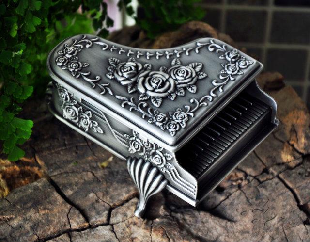 Novel rare piano-shaped Gothic Grace rhythm classical retro European