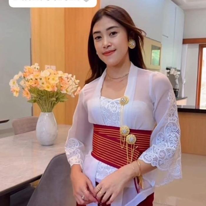 Kain bordir kerwng terbaru/ kain bordir kerawang putih/ kain bordir putih /kebaya jadi bordir putih